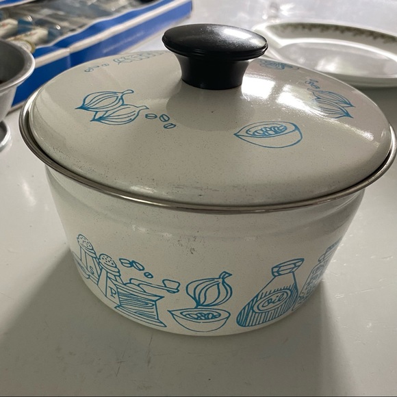 Vintage Enamelware Cookware - Picture 4 of 7